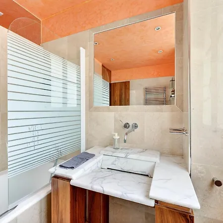 Quartier Arc De Triomphe 2 Bedroom With Netflix *