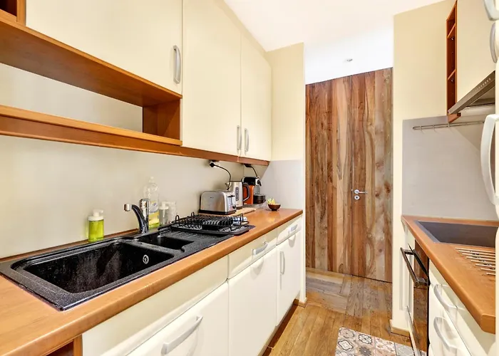 Apartament Quartier Arc De Triomphe 2 Bedroom With Netflix Paryż
